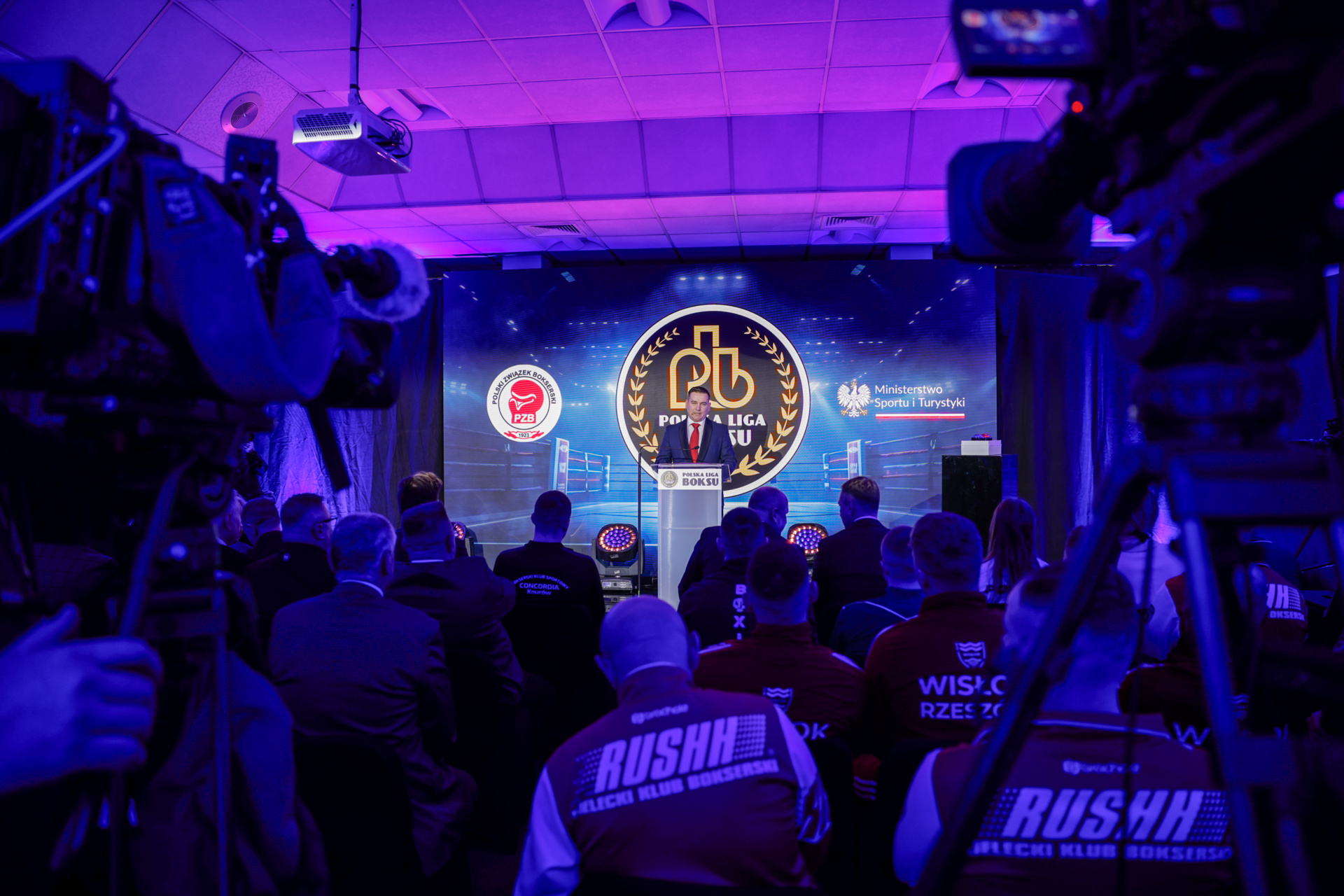 Dziewięciu pięściarzy z kompletem zwycięstw